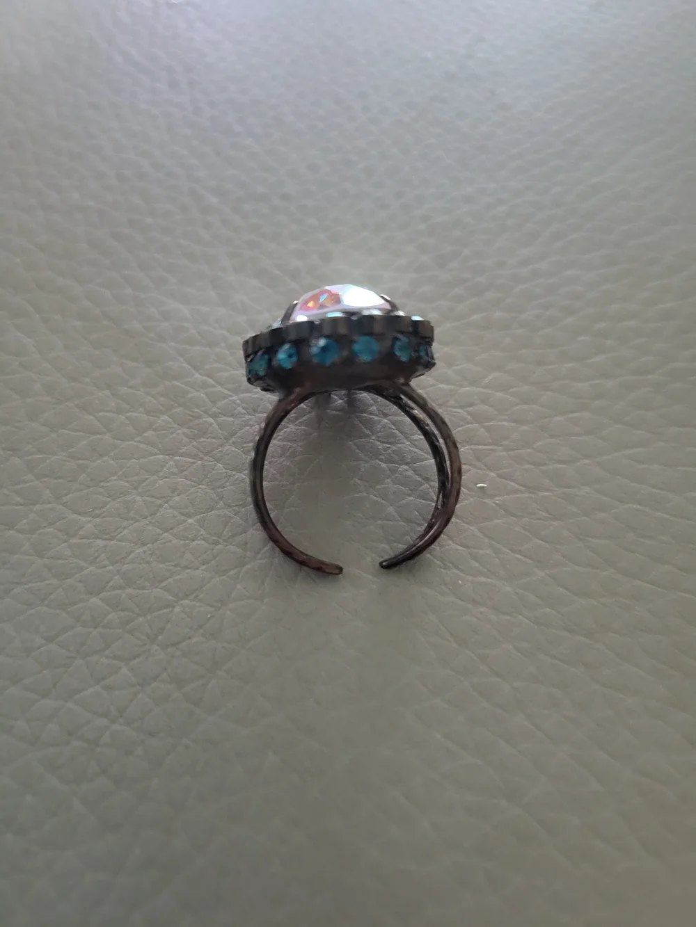 Sorrelli iridescent oval